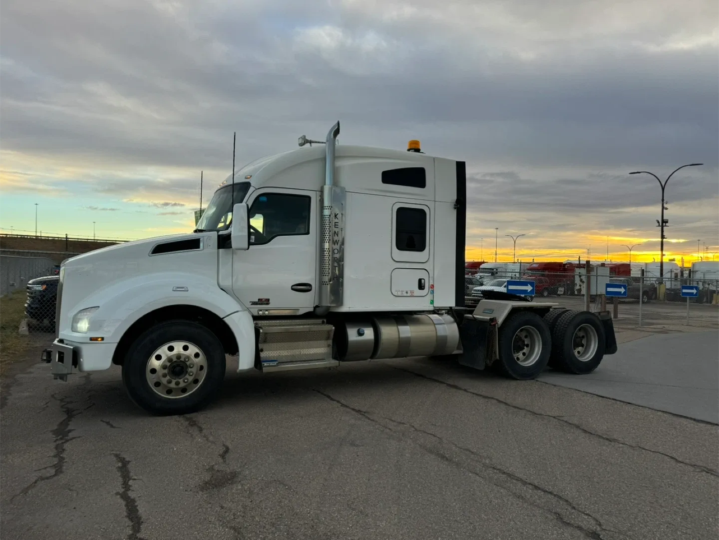 Kenworth Semi Truck image indicator(5)