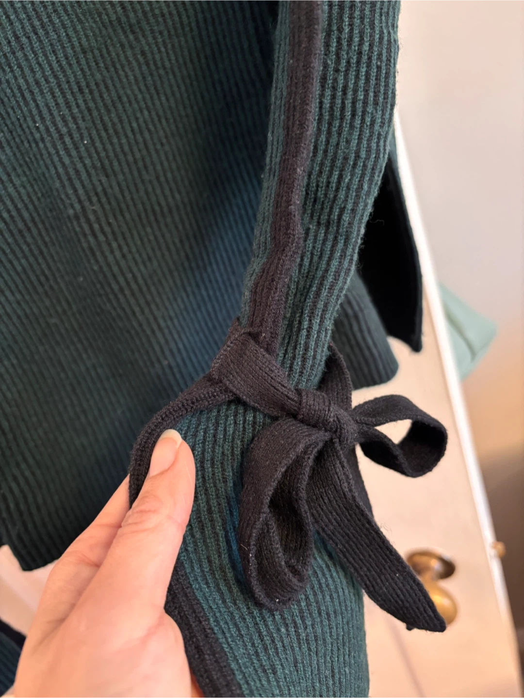 Ribbed Tie-Sleeve Sweater - Forest Green - photo 4