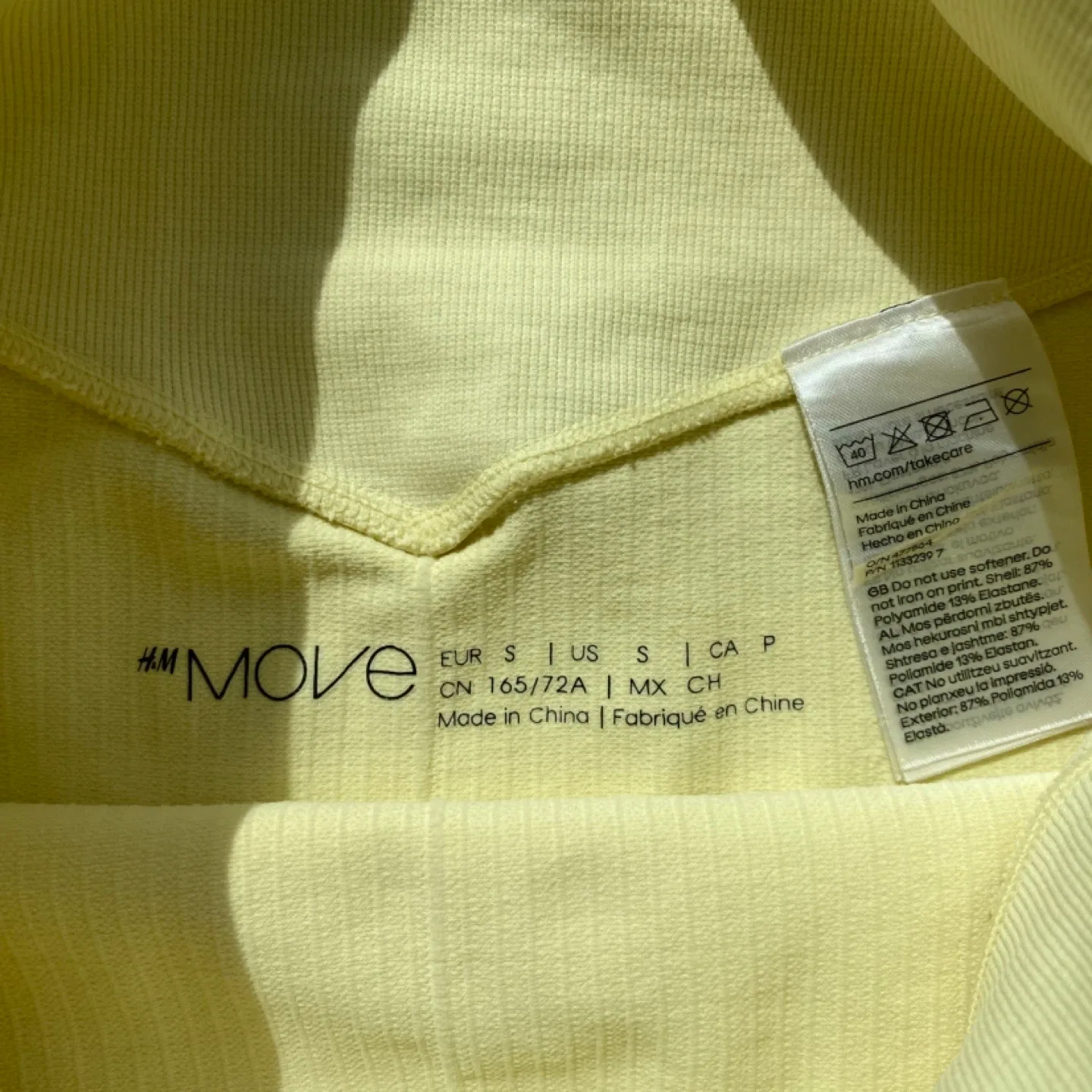 H&M Ribbed Sports Bra and Shorts Set (S) image indicator(4)