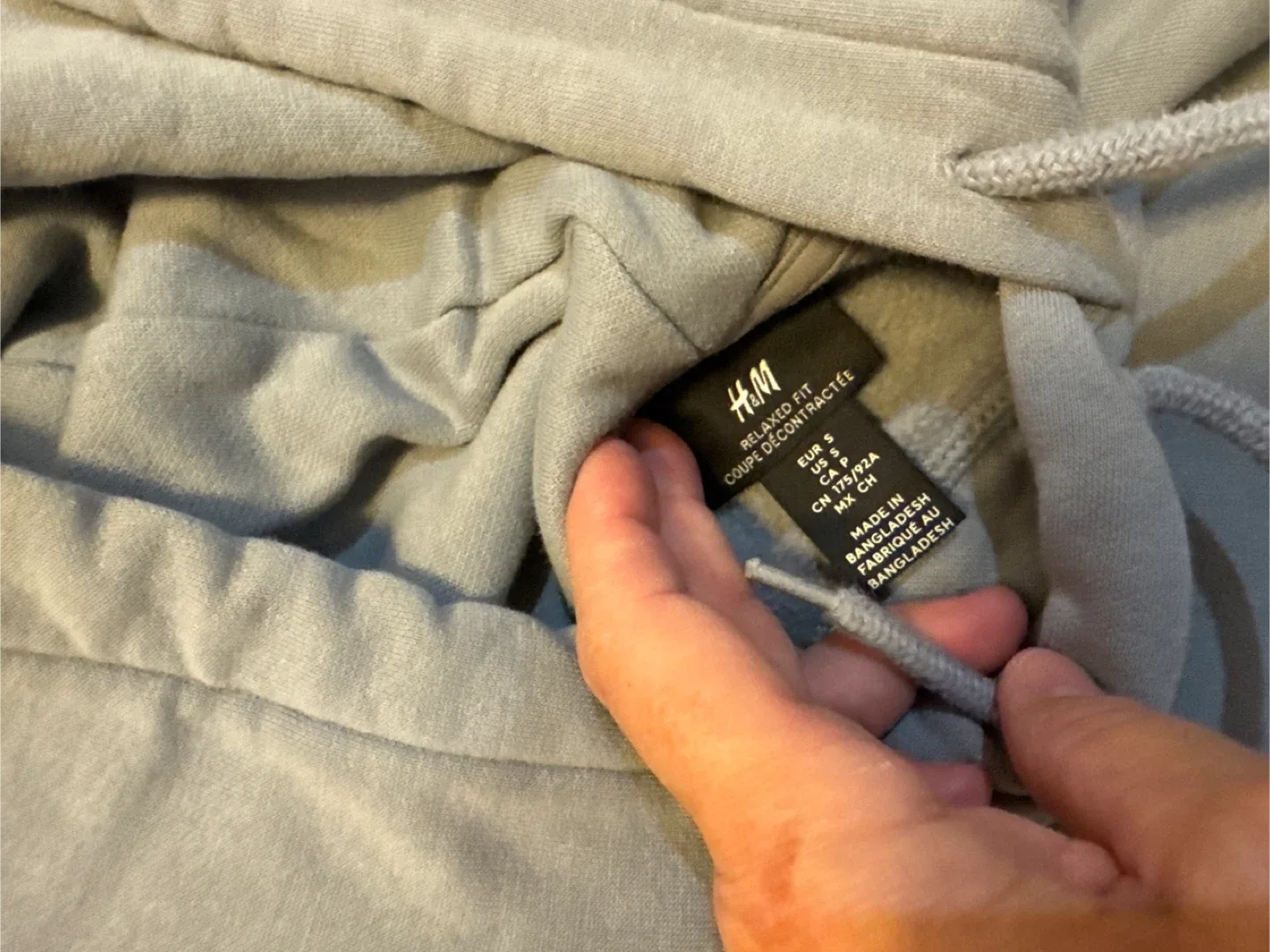H&M Relaxed Fit Hoodie - Size S image indicator(2)