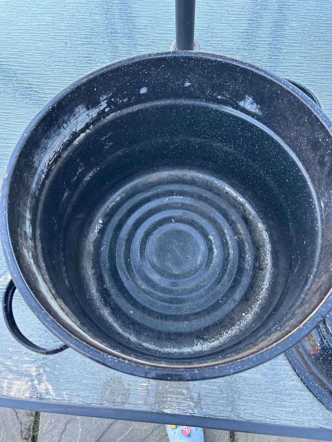 Speckled Black Stock Pot with Lid image indicator(2)