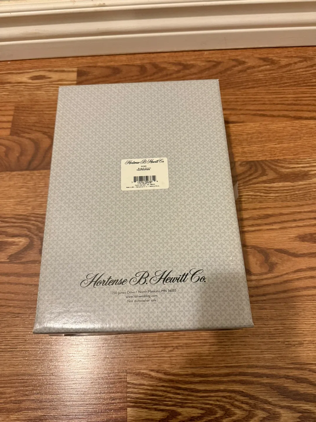 Bride & Groom Champagne Flutes image indicator(2)