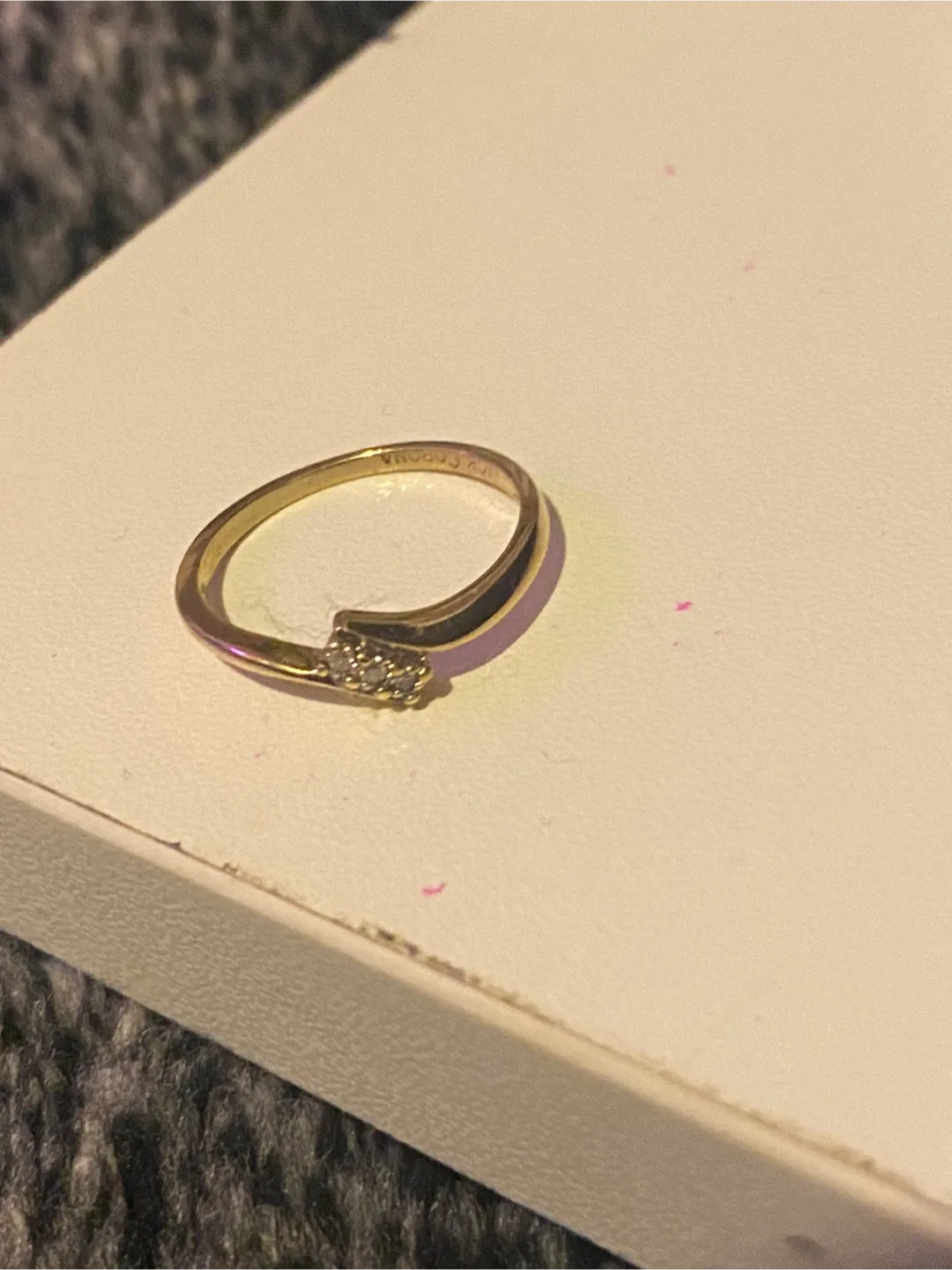 Gold Ring with Diamonds image indicator(3)