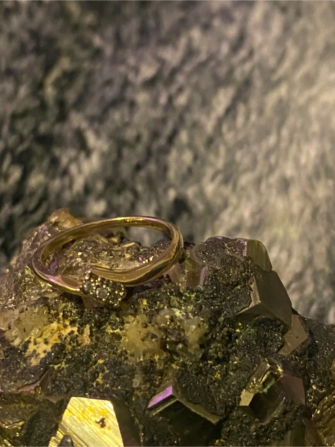 Gold Ring with Diamonds image indicator(2)