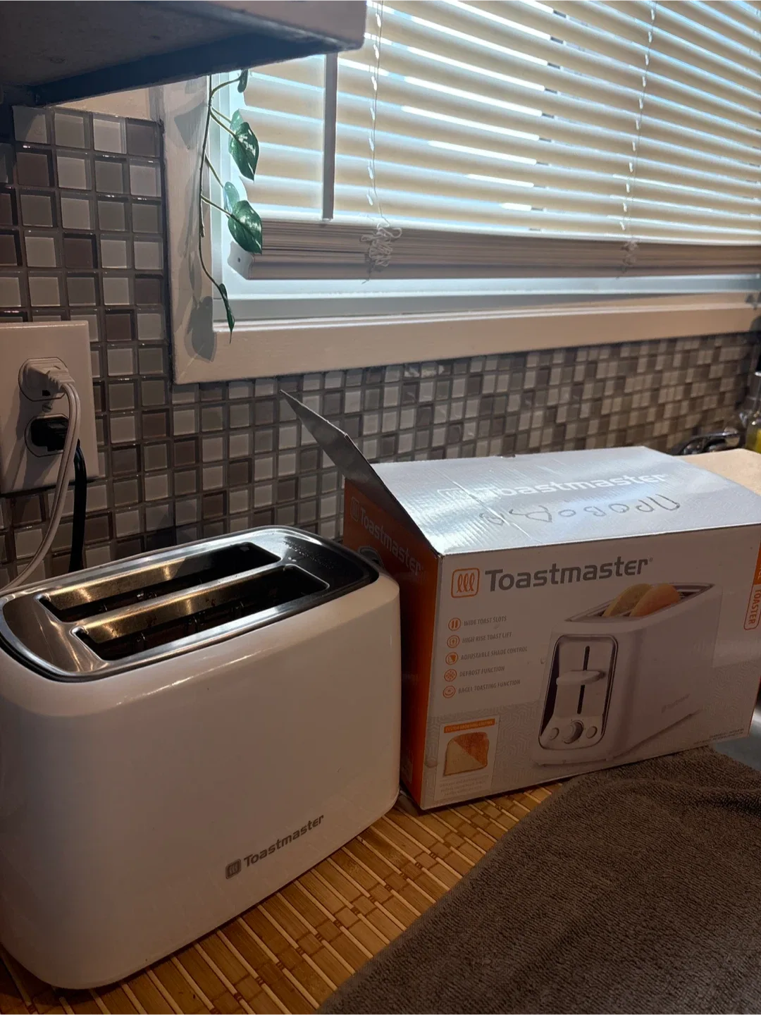 Toastmaster Toaster - Like New!