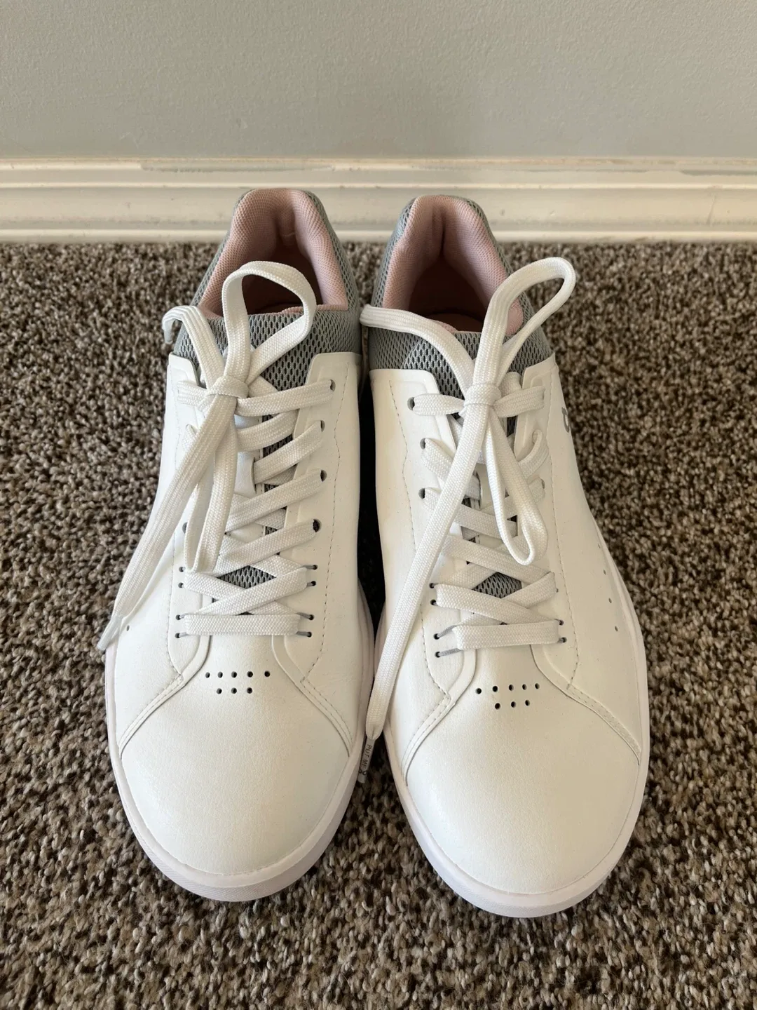 On Roger Advantage Women's Shoes - US 8.5 image indicator(2)