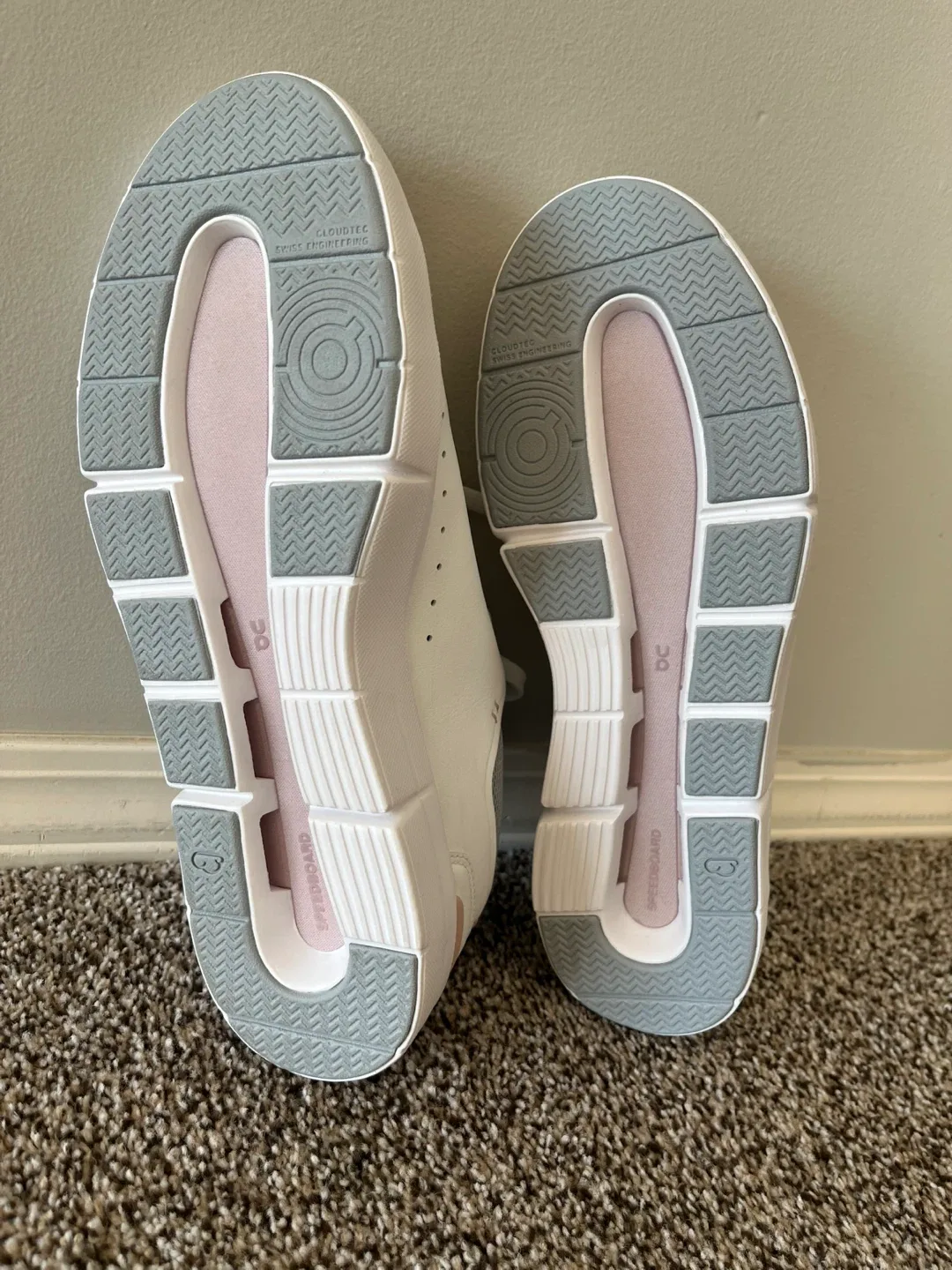 On Roger Advantage Women's Shoes - US 8.5 image indicator(4)