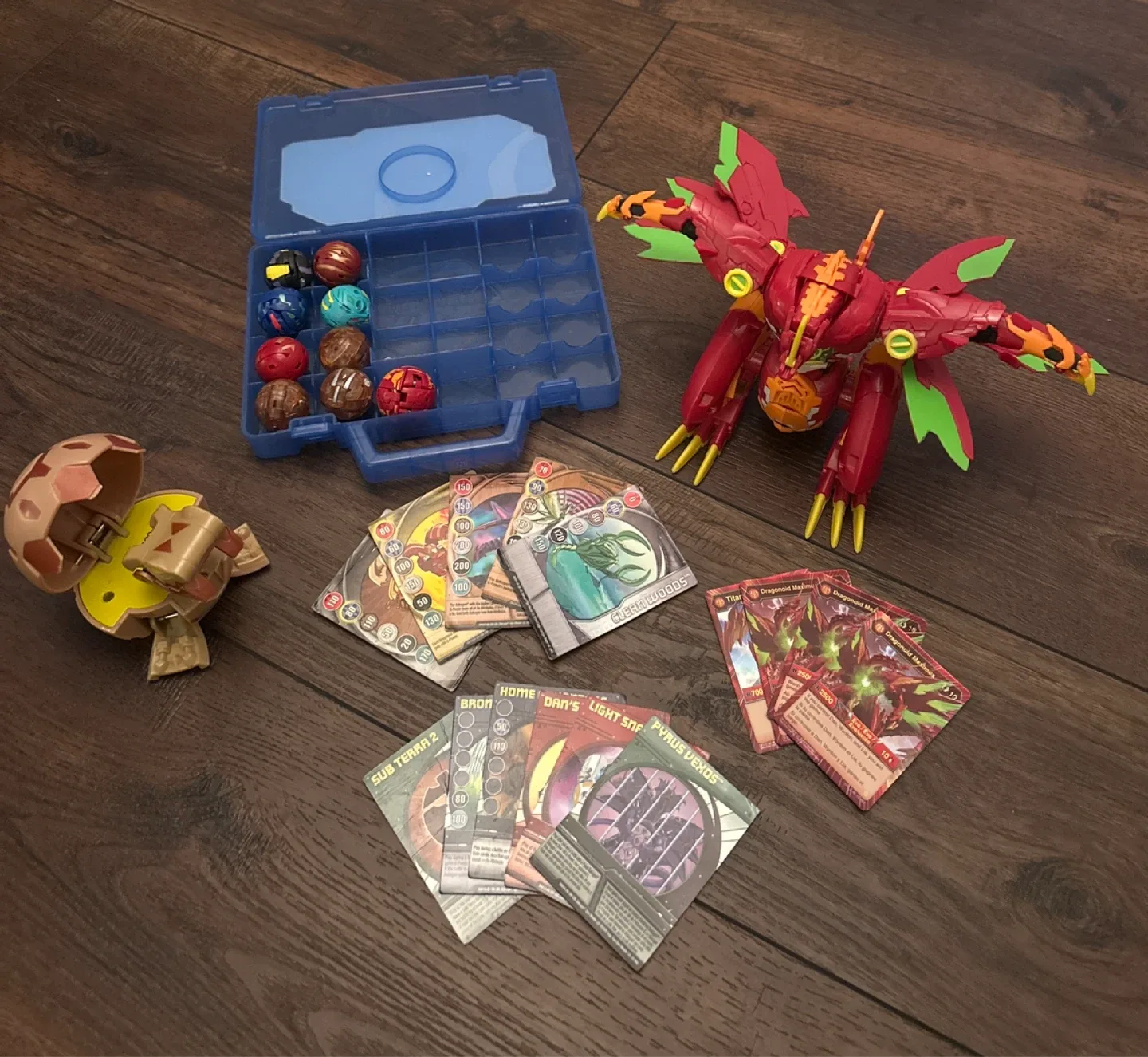 Bakugan Lot - Case, Cards, and Figures image indicator(2)