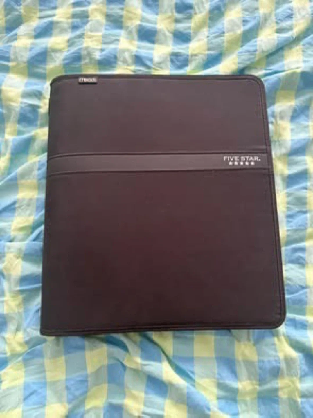 3 zip up binders (Barely used)(All together for $5) image indicator(5)