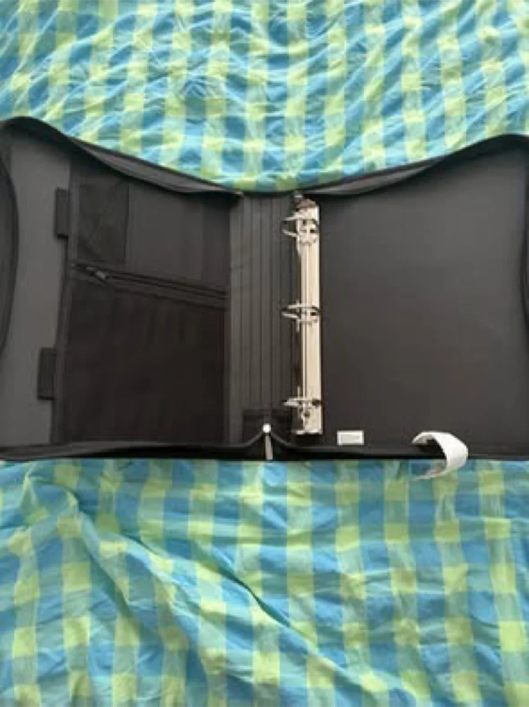 3 zip up binders (Barely used)(All together for $5) image indicator(6)