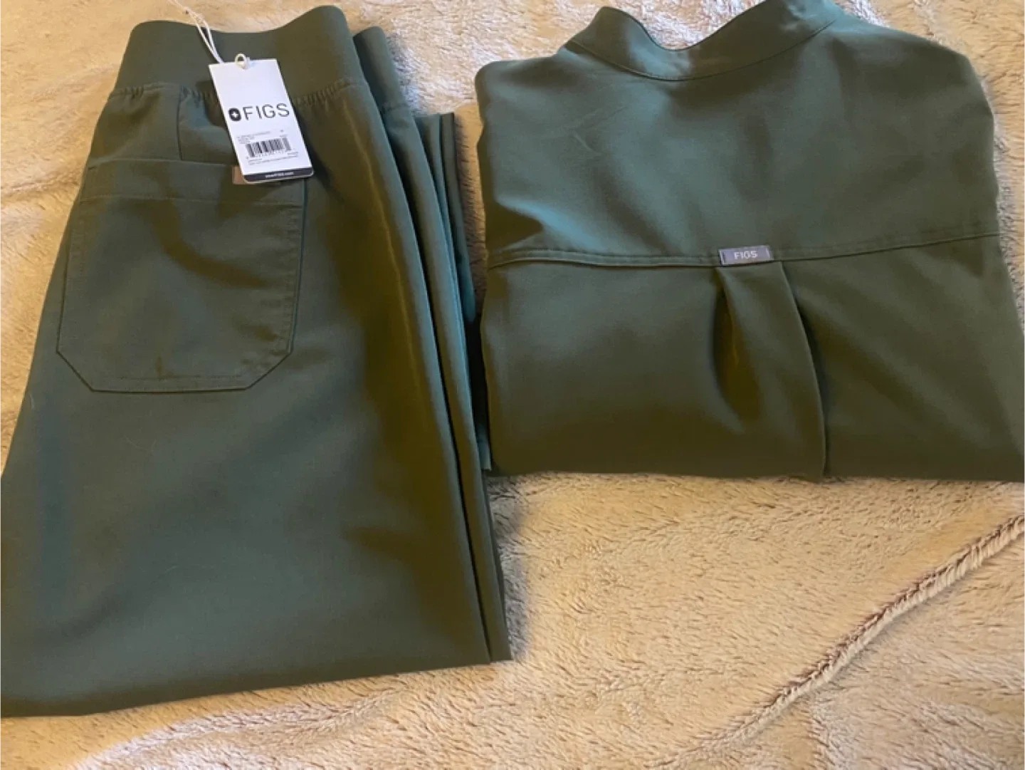 New FIGS Scrub Set - Olive Green image indicator(2)