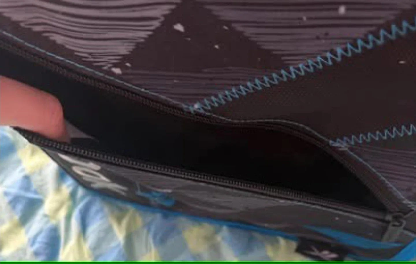 Reebok zip up binder (New) (Tags still attached) image indicator(2)