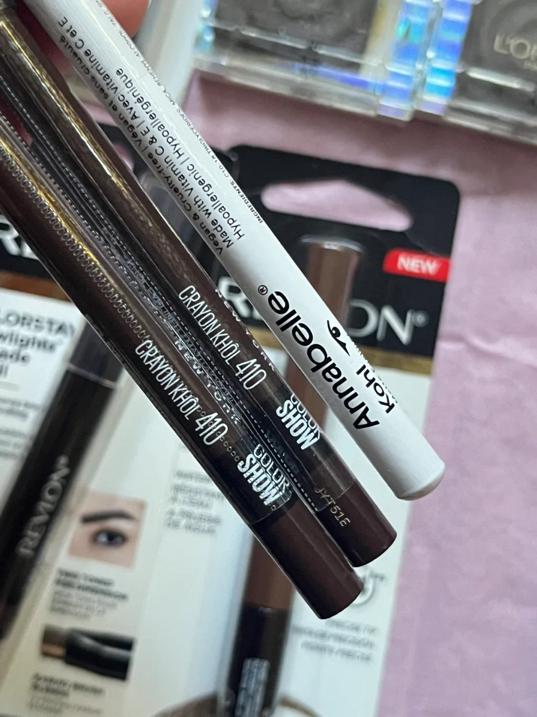 Eyeliner, eyebrows kit,eyeshadow etc. image indicator(4)