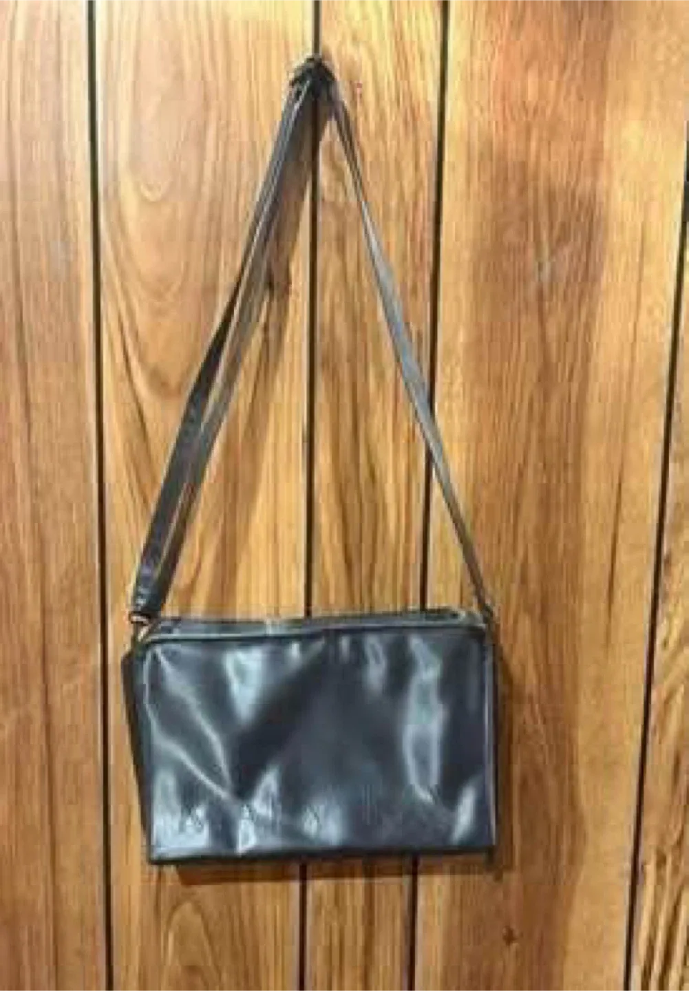 4 black bags & 3 wallets (In good condition) (All FREE) image indicator(2)