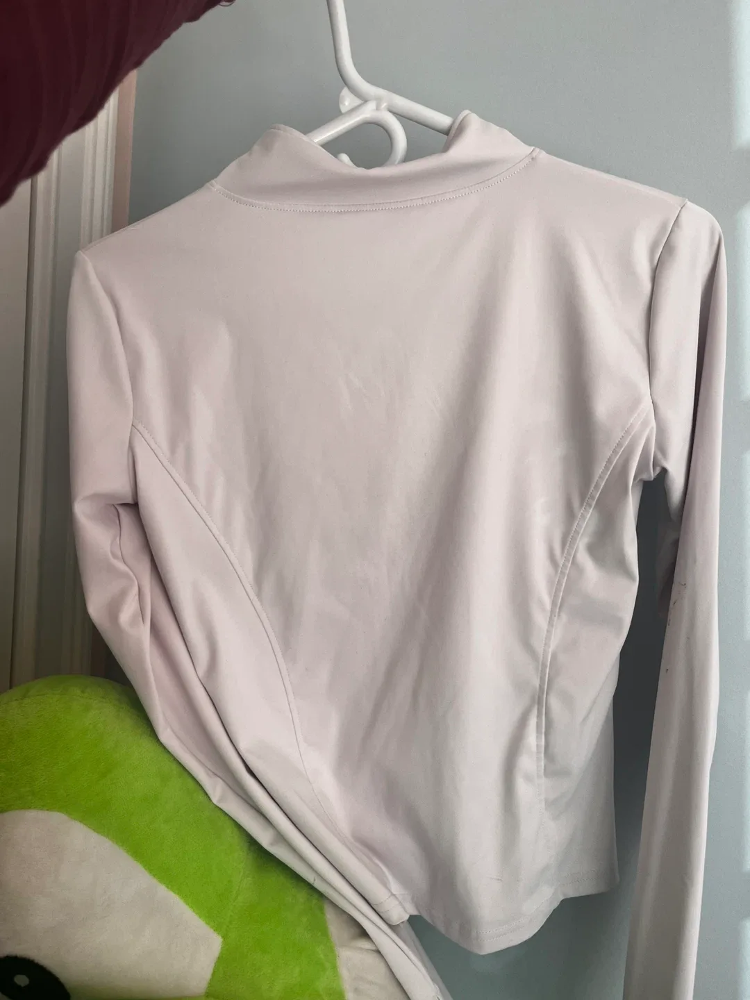 White define jacket image indicator(3)