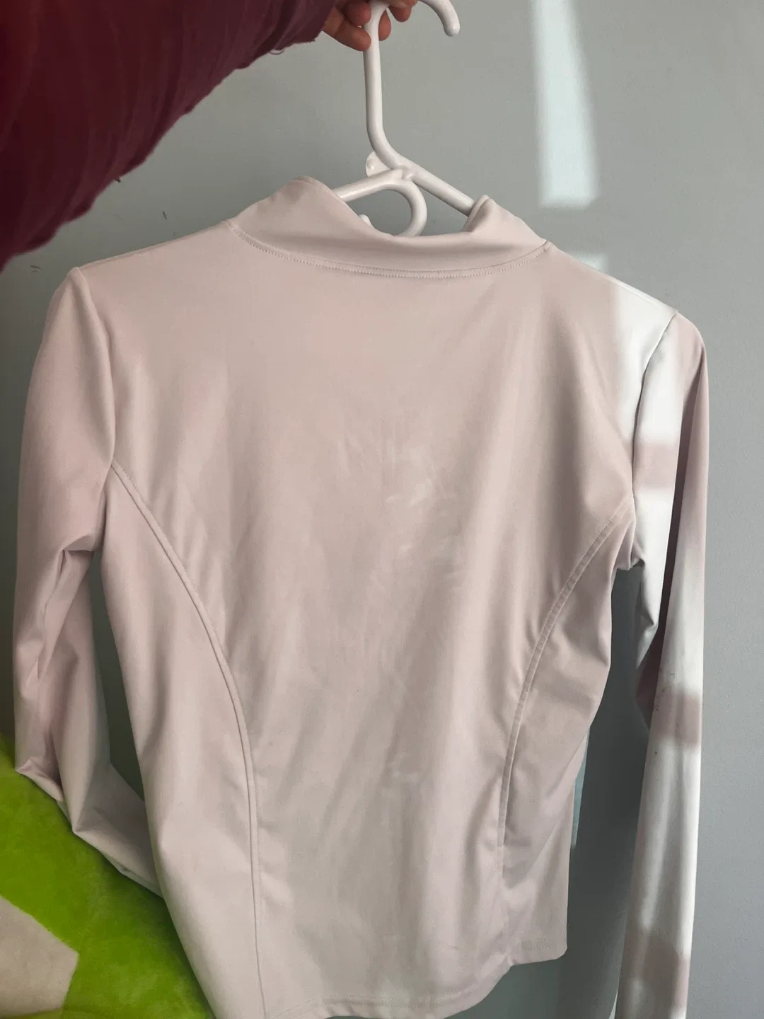 White define jacket image indicator(4)