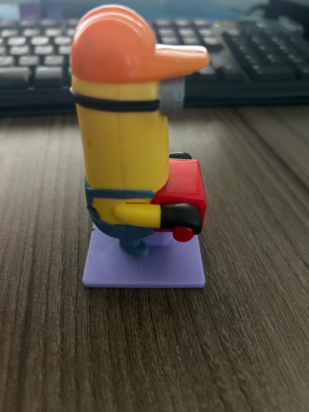 Minion Figurine image indicator(2)