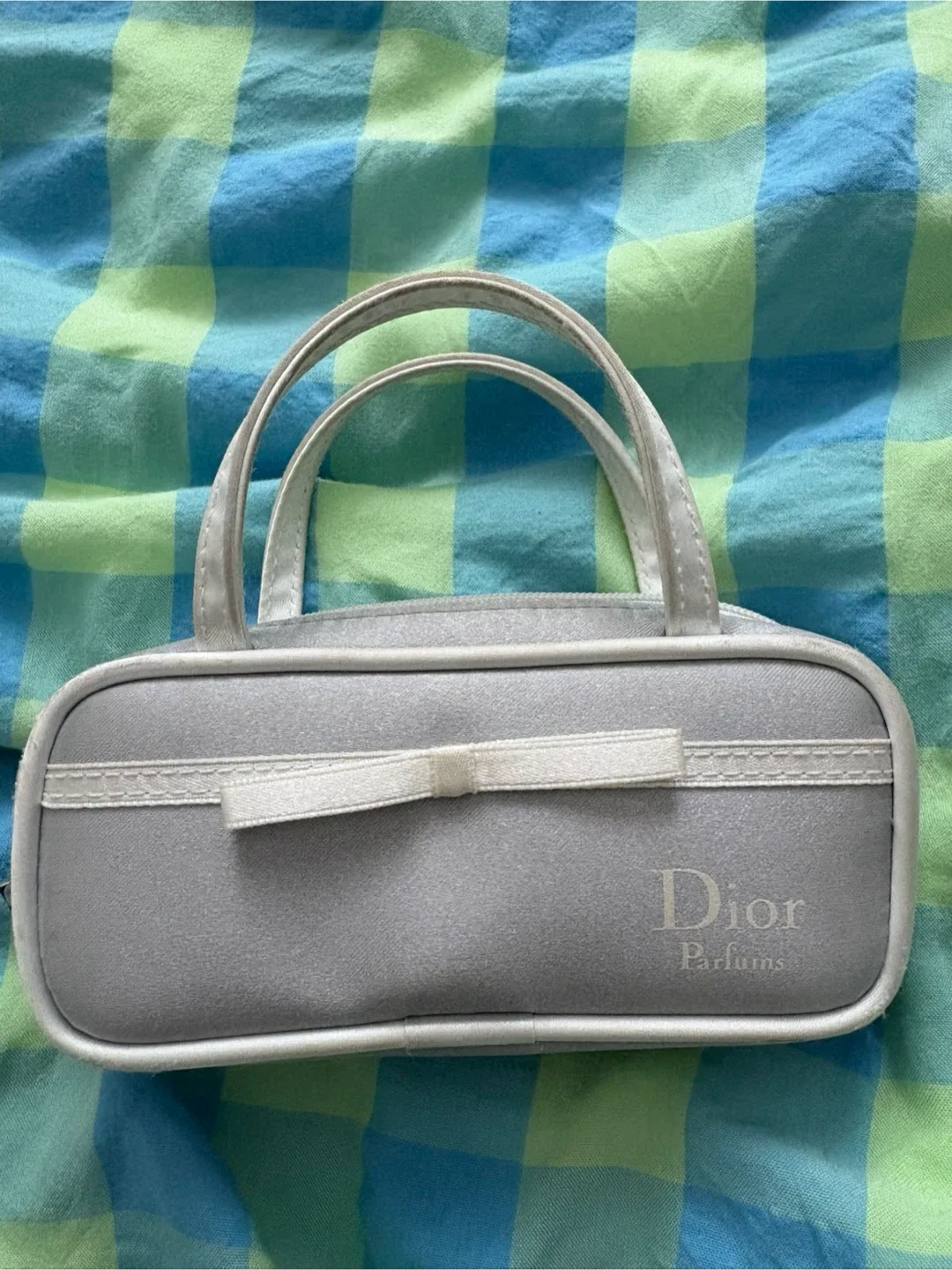4 Dior Cosmetic bags(Good/fair condition)(Giving away for FREE) image indicator(4)