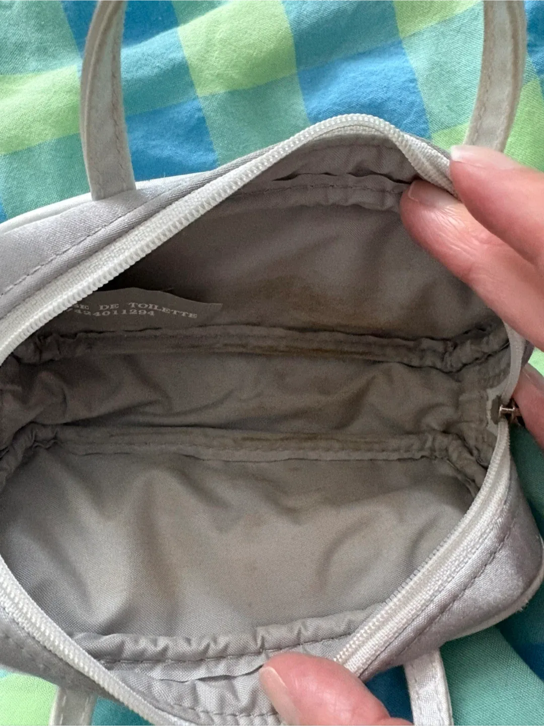 4 Dior Cosmetic bags(Good/fair condition)(Giving away for FREE) image indicator(5)