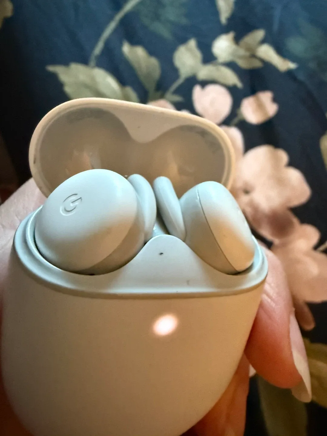 Google Pixel Buds A-Series - White image indicator(3)