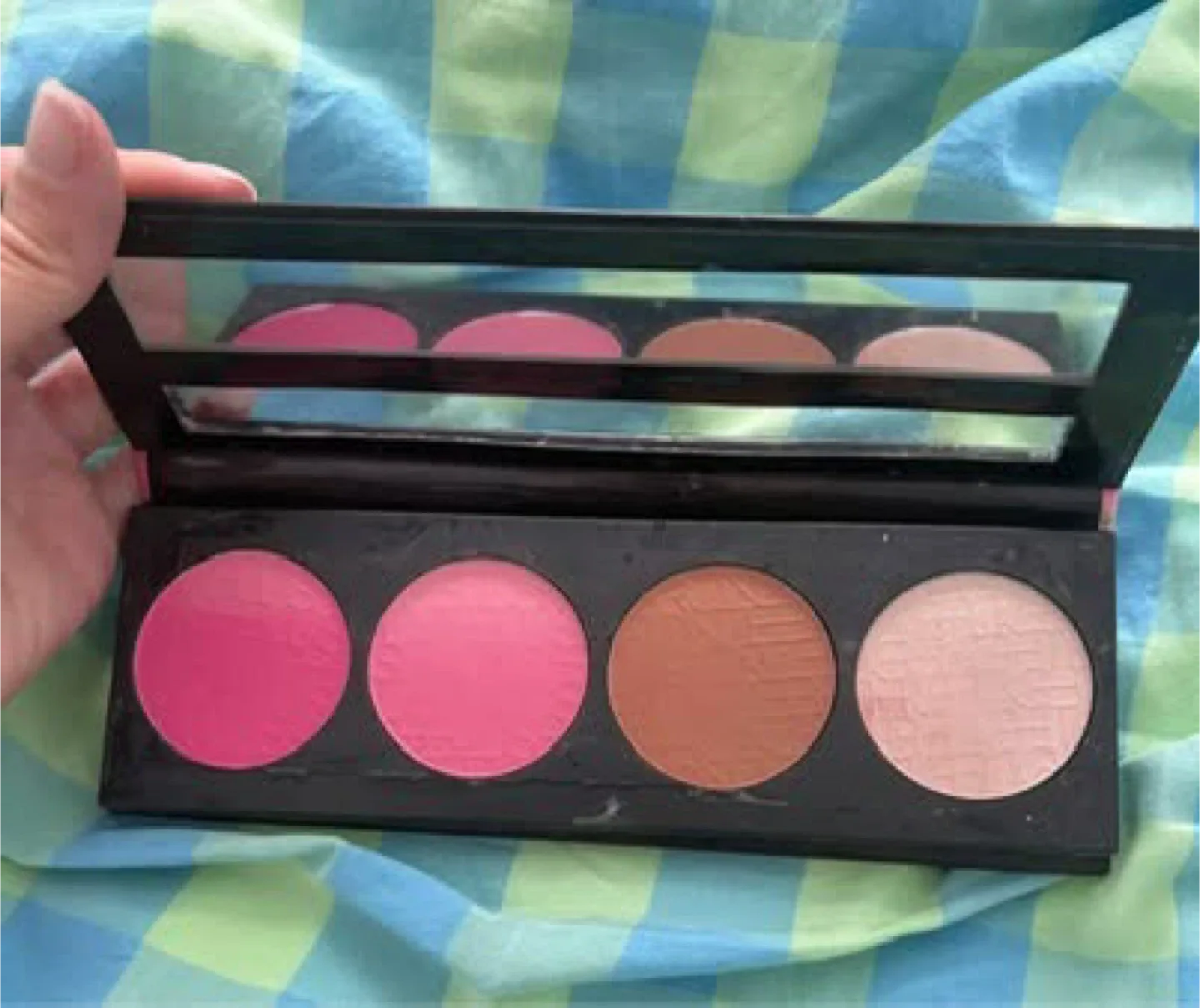 Blush palette (Barely used) (Giving away for FREE) image indicator(2)