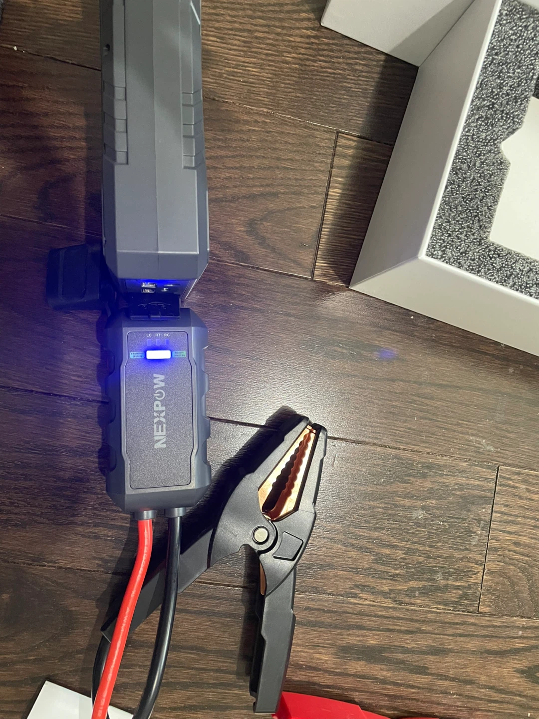 Portable Car Jump Starter + Accessories- Like New. - photo 5