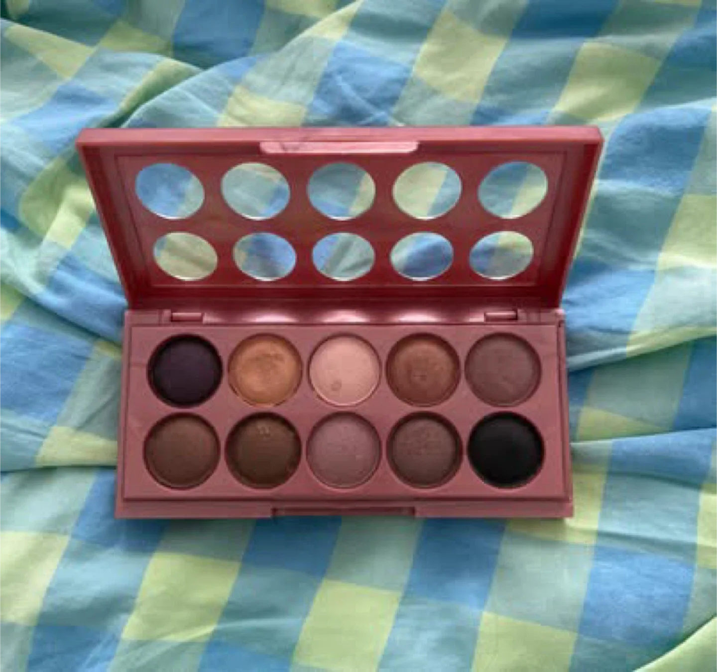 NYX dream catcher palette (Barely used)(Giving away for FREE) image indicator(2)