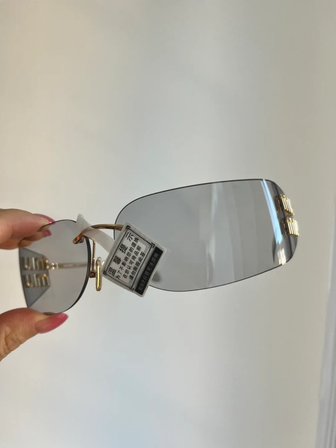 Miu Miu Sunglasses image indicator(5)