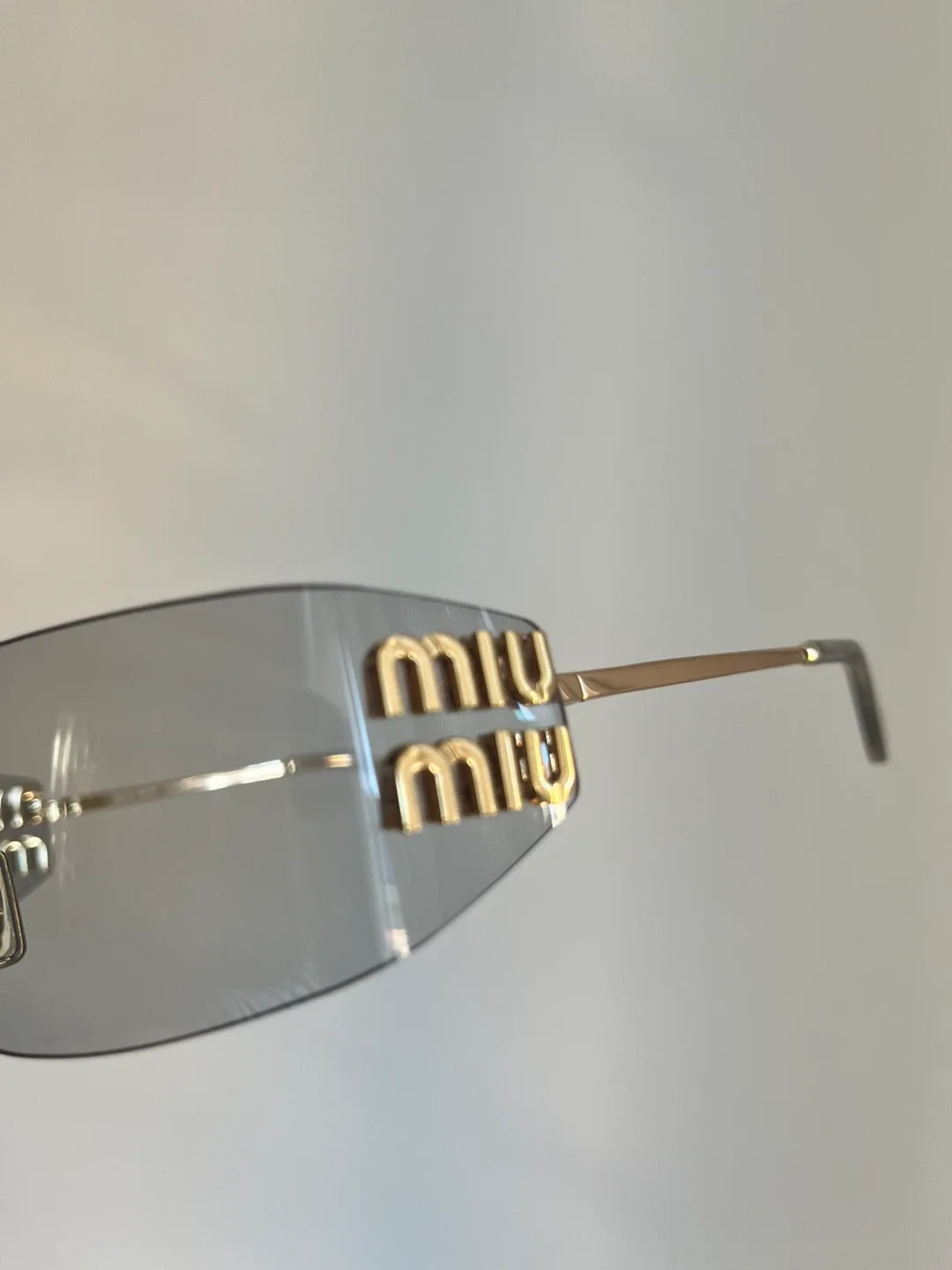 Miu Miu Sunglasses image indicator(6)