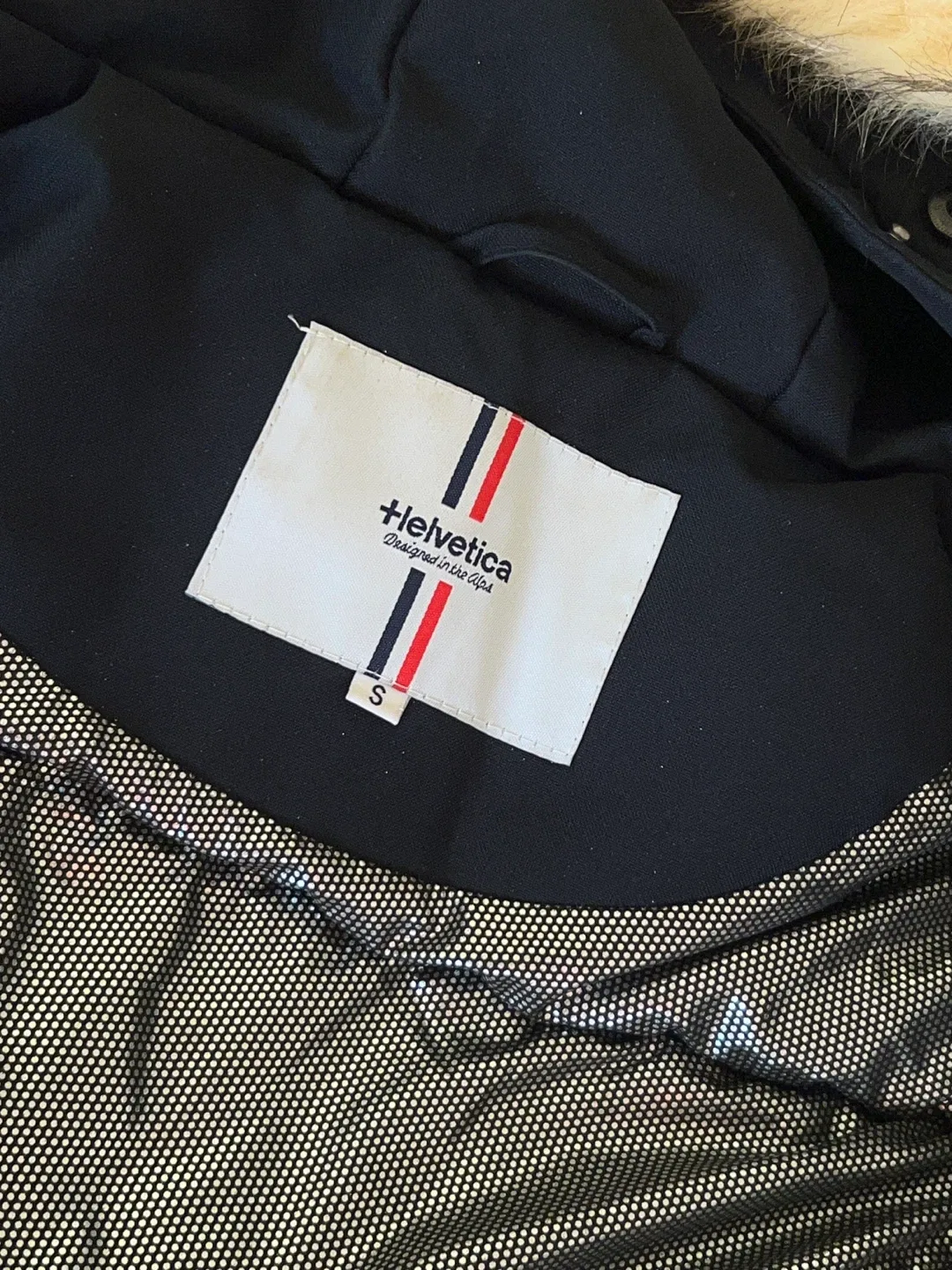 Helvetica Black Winter Parka - Size S image indicator(6)