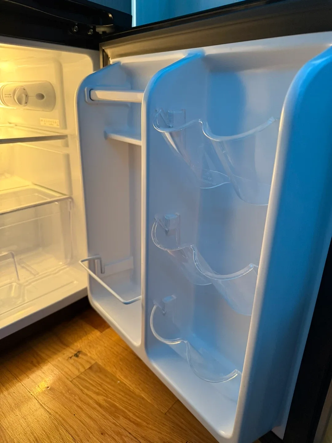 Mini Fridge - Black and Silver image indicator(1)