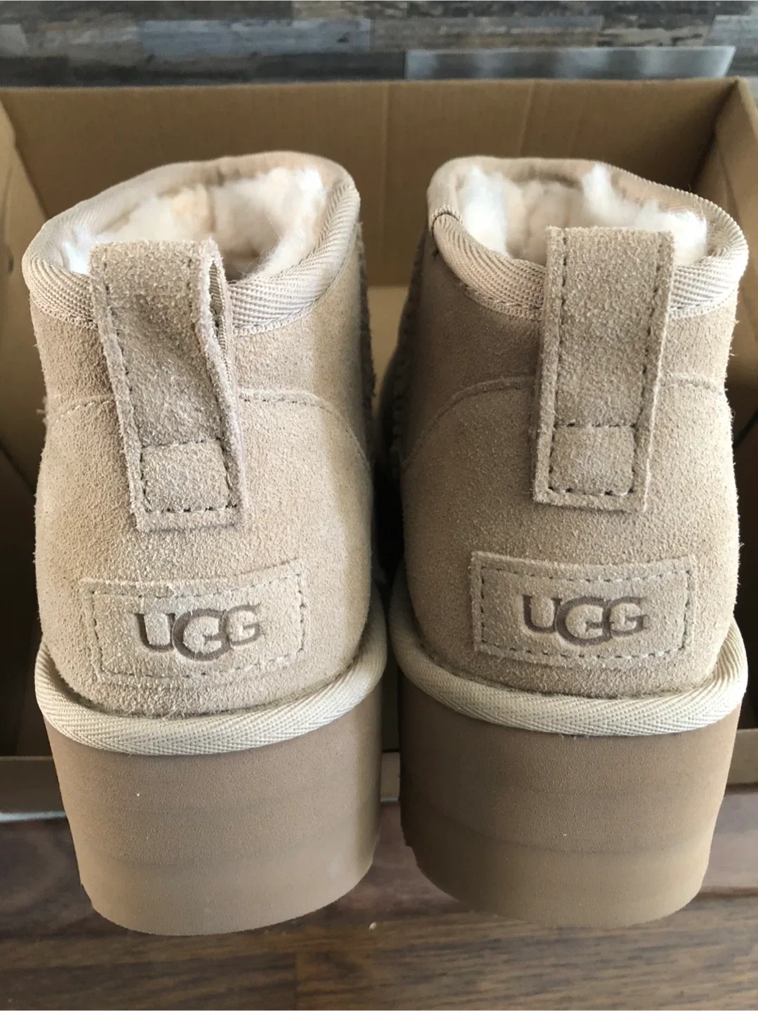 UGG Classic Ultra Mini Platform Boots - Size 8/9/10/11 image indicator(2)