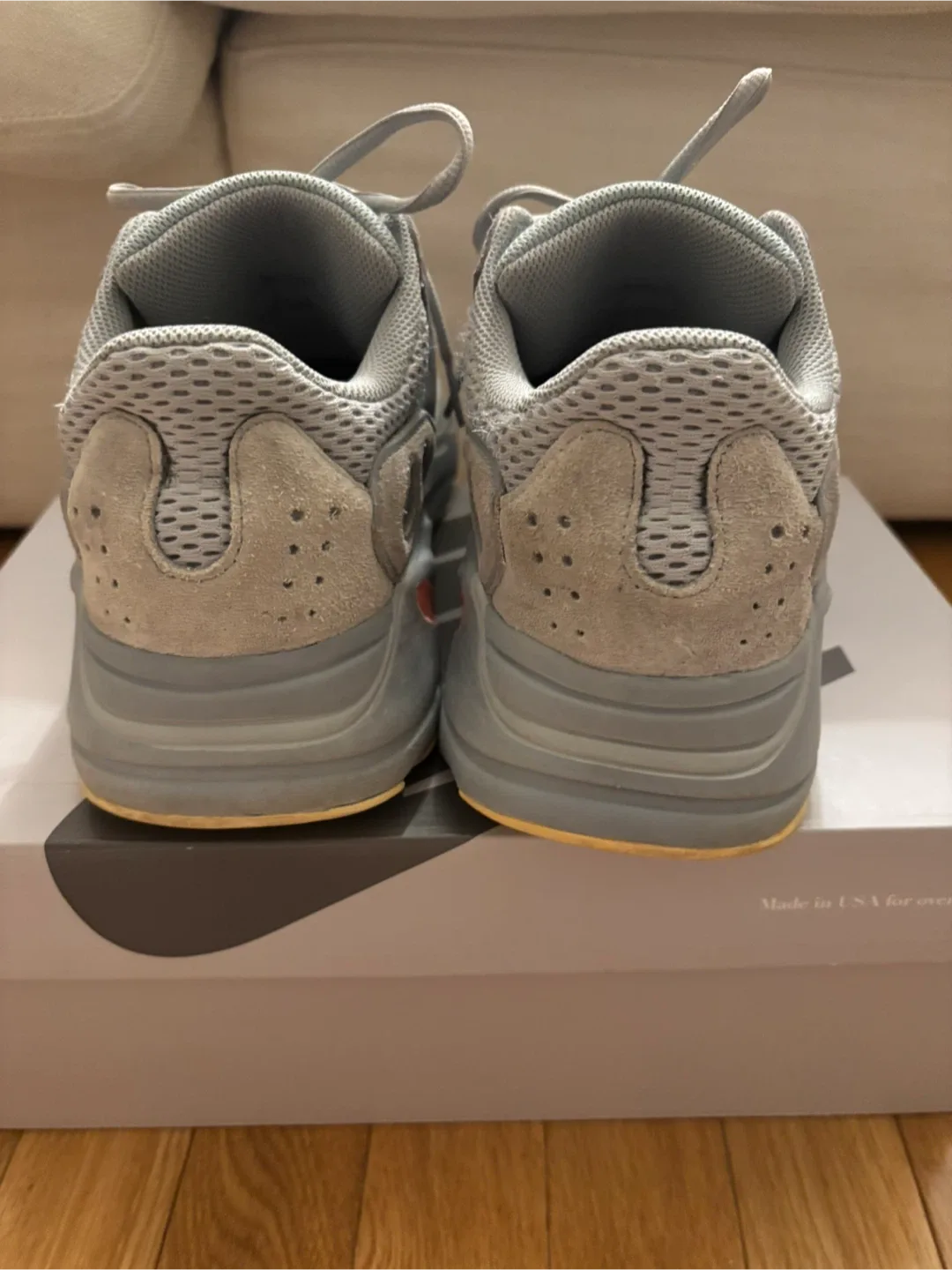 Yeezy Boost size Men 9 image indicator(4)