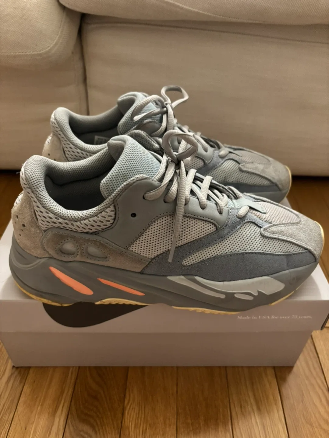 Yeezy Boost size Men 9 image indicator(2)