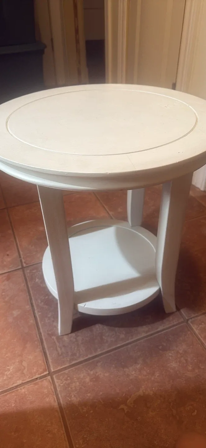 White Round Side Table thumbnail