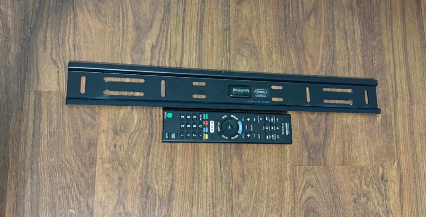 Sony TV - 48 inch with Remote and Wall Mount - photo 3