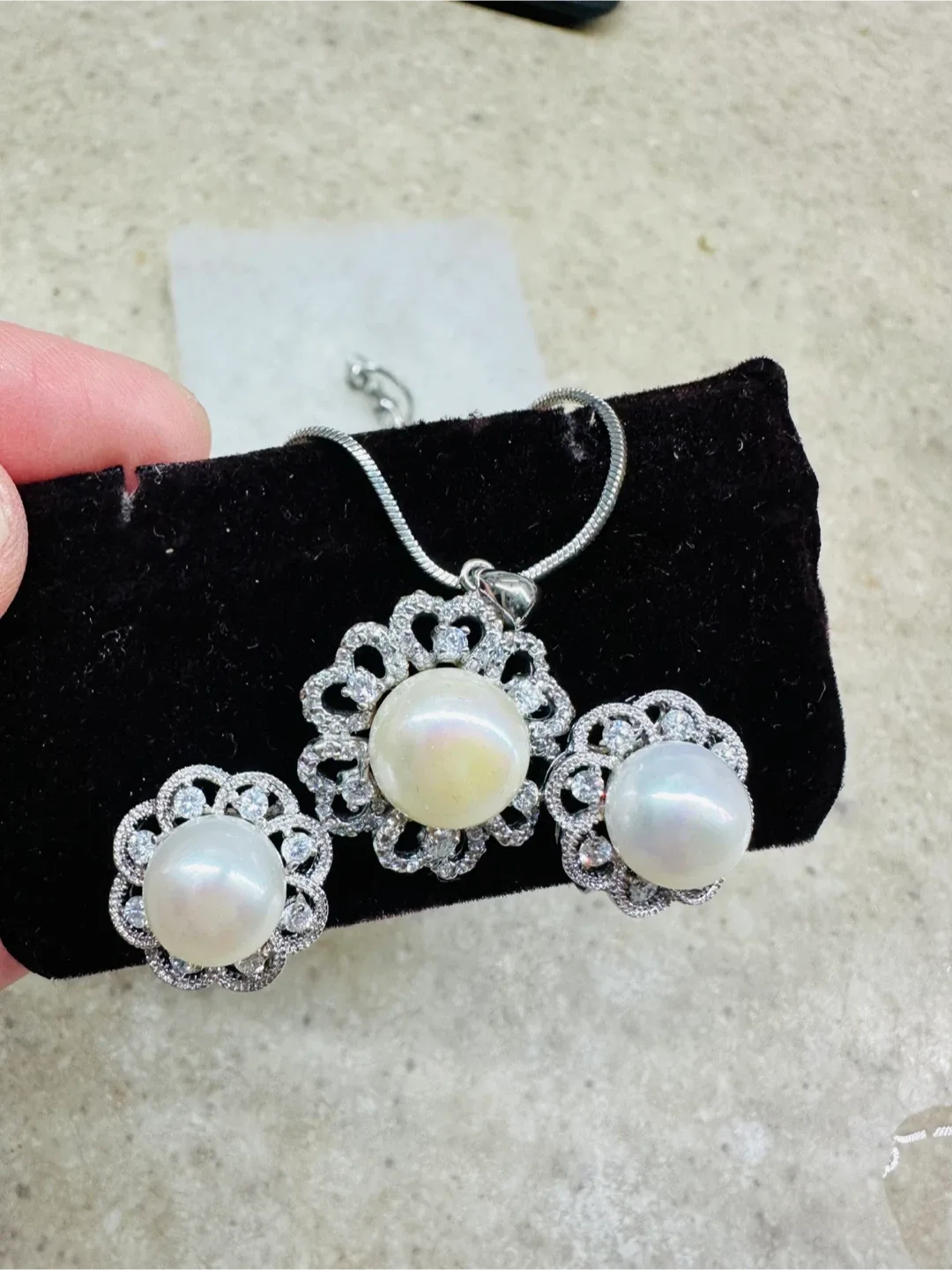 Pearl & Silver Floral Jewelry Set image indicator(2)