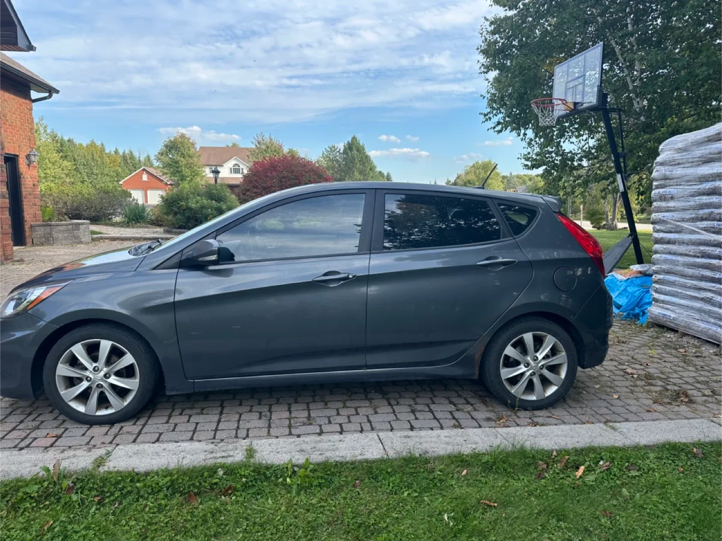 Hyundai Accent Hatchback - Grey image indicator(2)