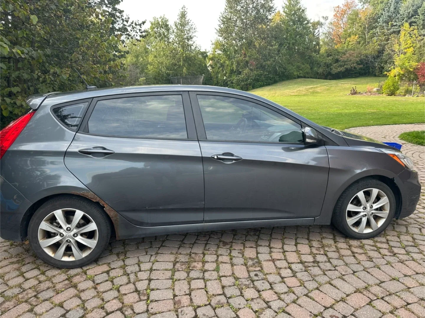 Hyundai Accent Hatchback - Grey image indicator(4)