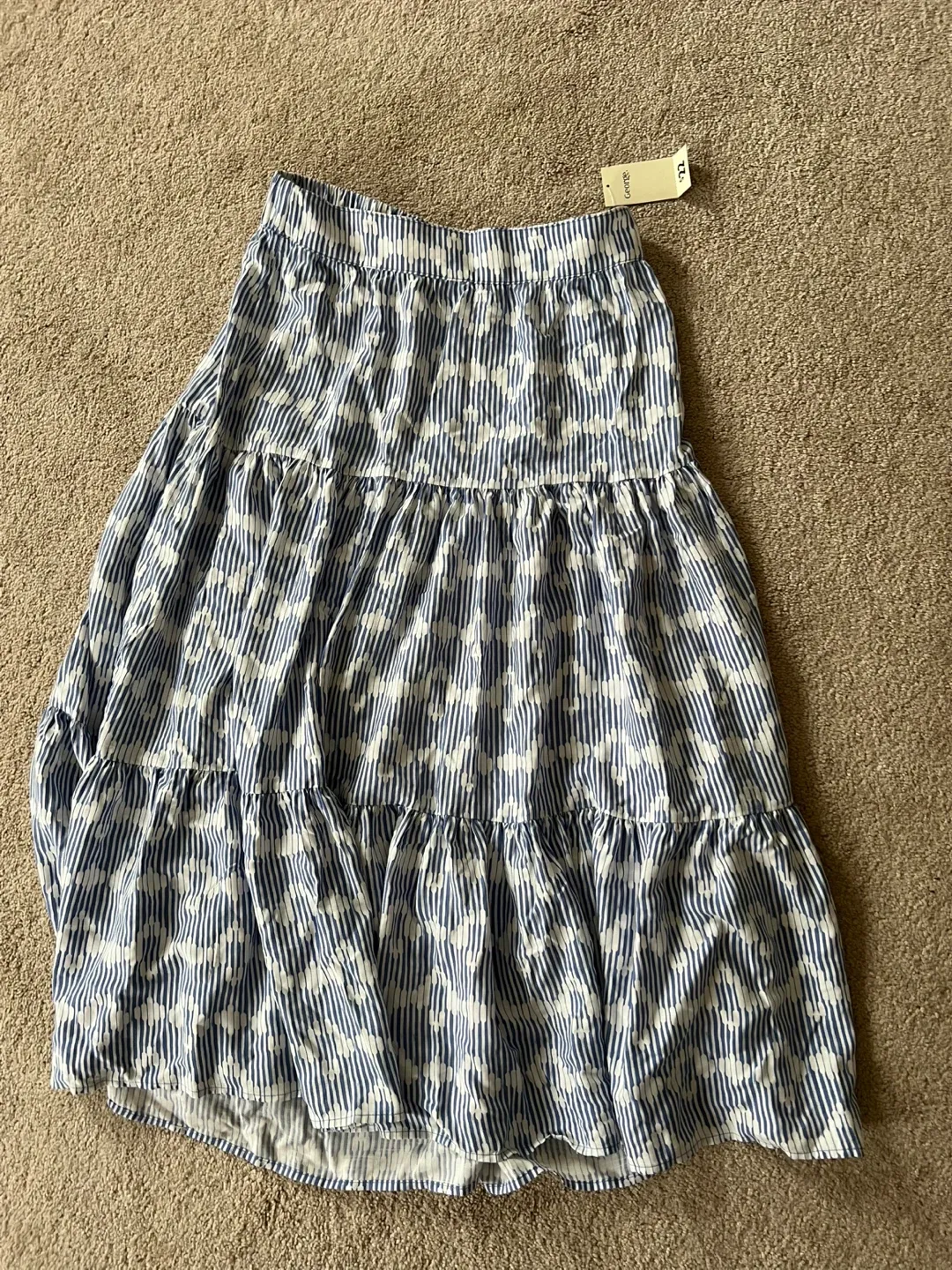 Mixed Clothing Lot - Hats, Shirts, Skirts, Leggings image indicator(4)