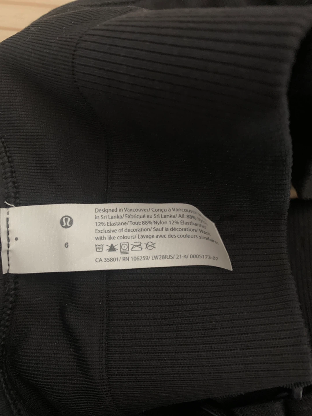 Lululemon Black Sports Bra - Size 6 - photo 3
