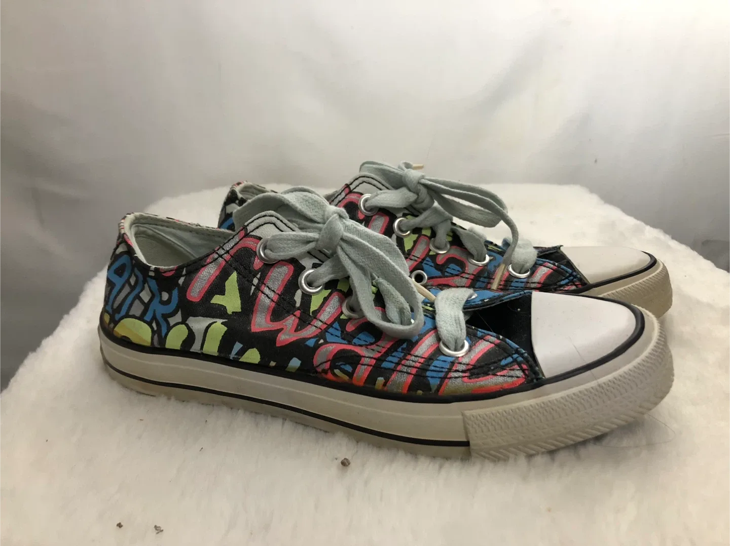 Girls Pink & Blue Airwalk Shoes / Runners. Size 7.