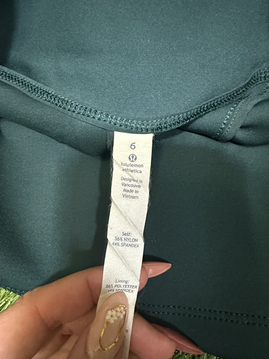 Lululemon Skirt - Size 6 - photo 2