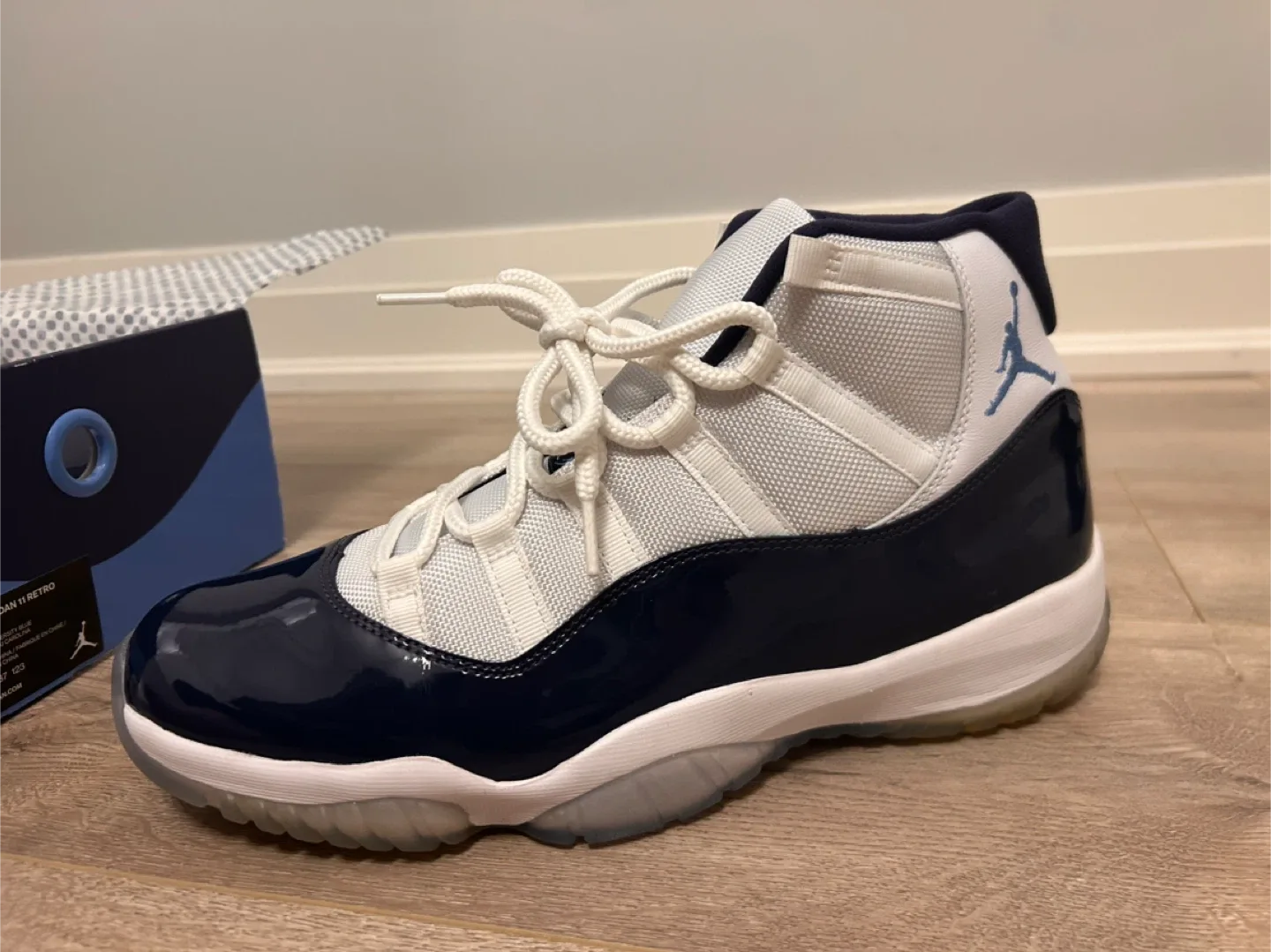 Air Jordan 11 Retro, Size 12 image indicator(7)