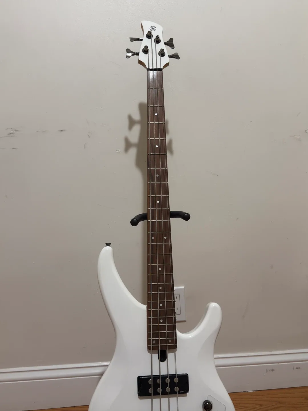 Yamaha TRBX174 Bass Guitar - White image indicator(2)
