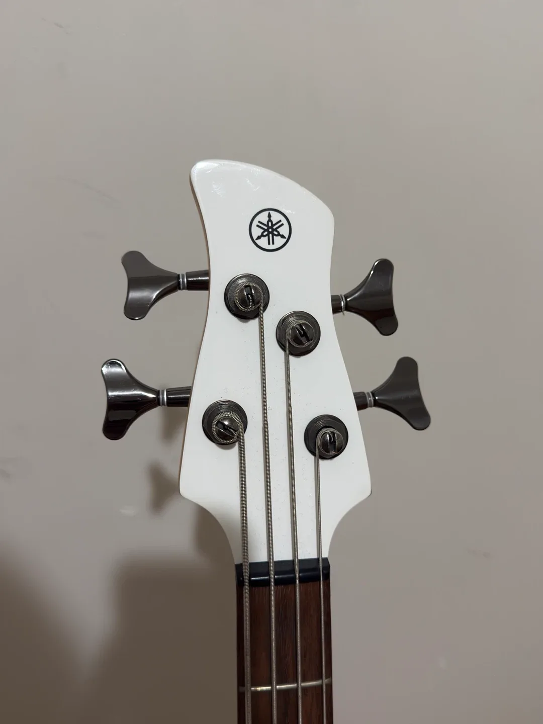 Yamaha TRBX174 Bass Guitar - White image indicator(3)