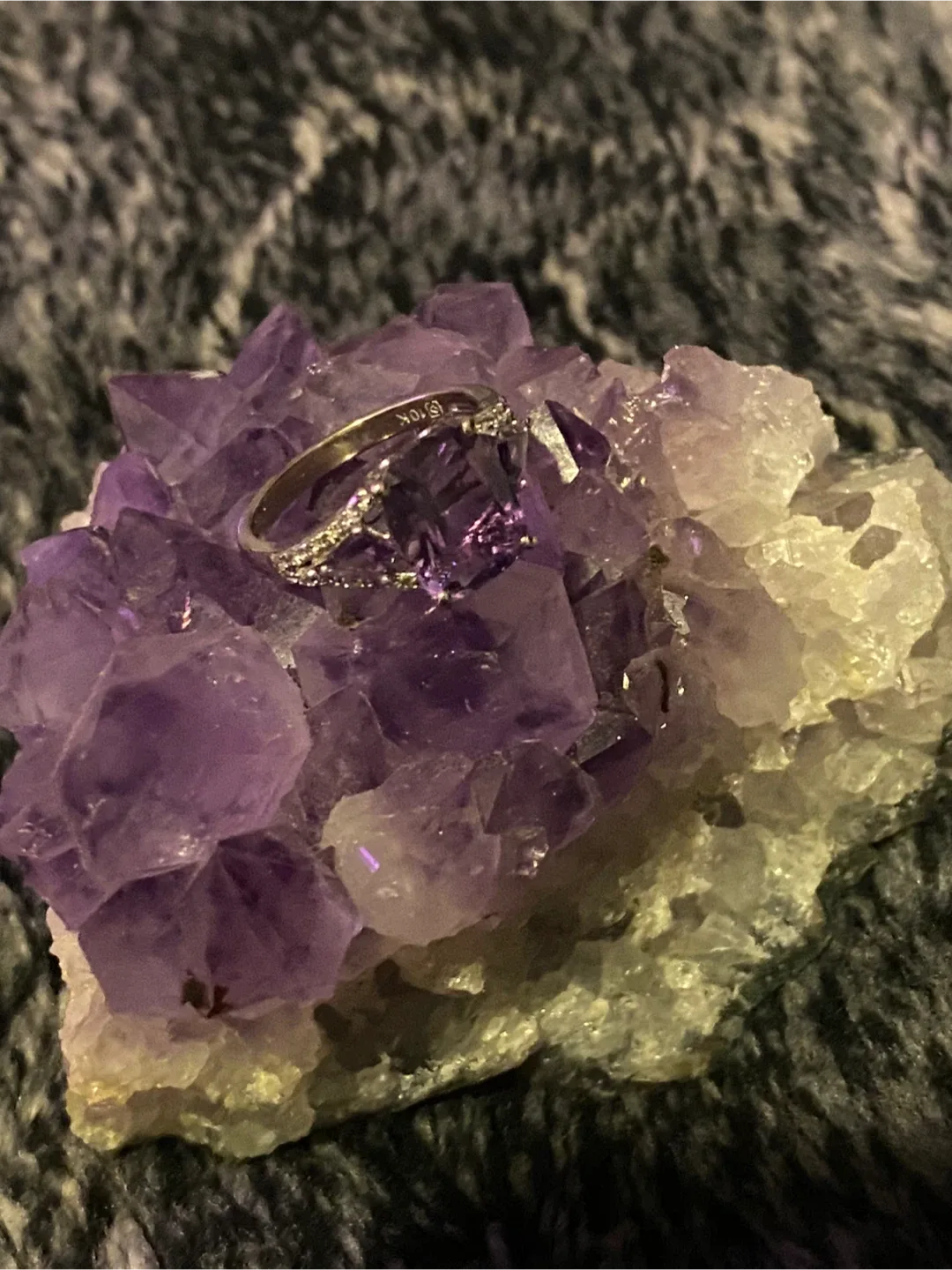 10K Gold Amethyst Ring image indicator(3)