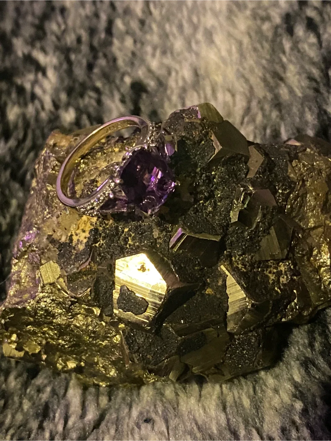 10K Gold Amethyst Ring image indicator(2)