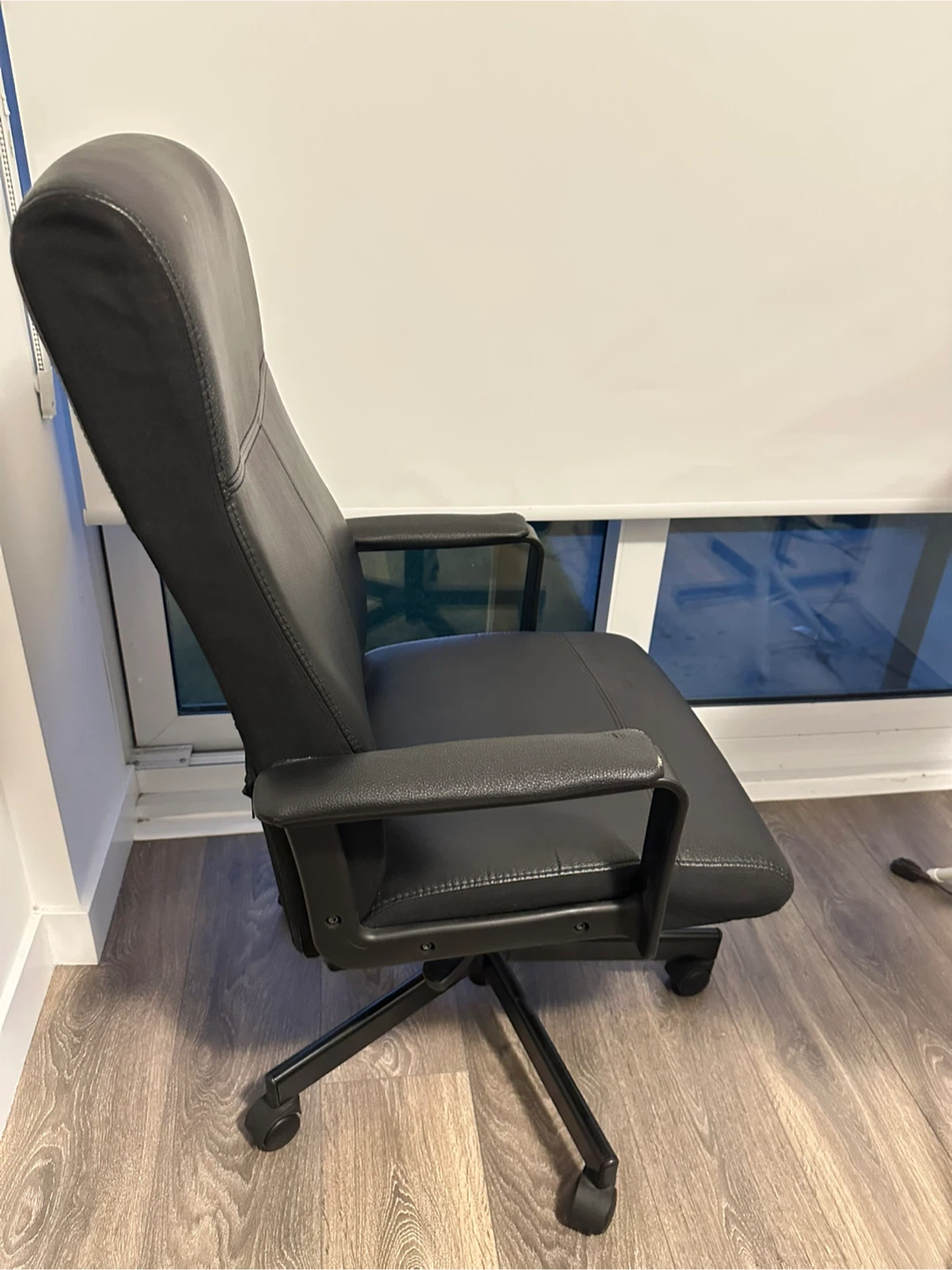 Black Office Chair - photo 4