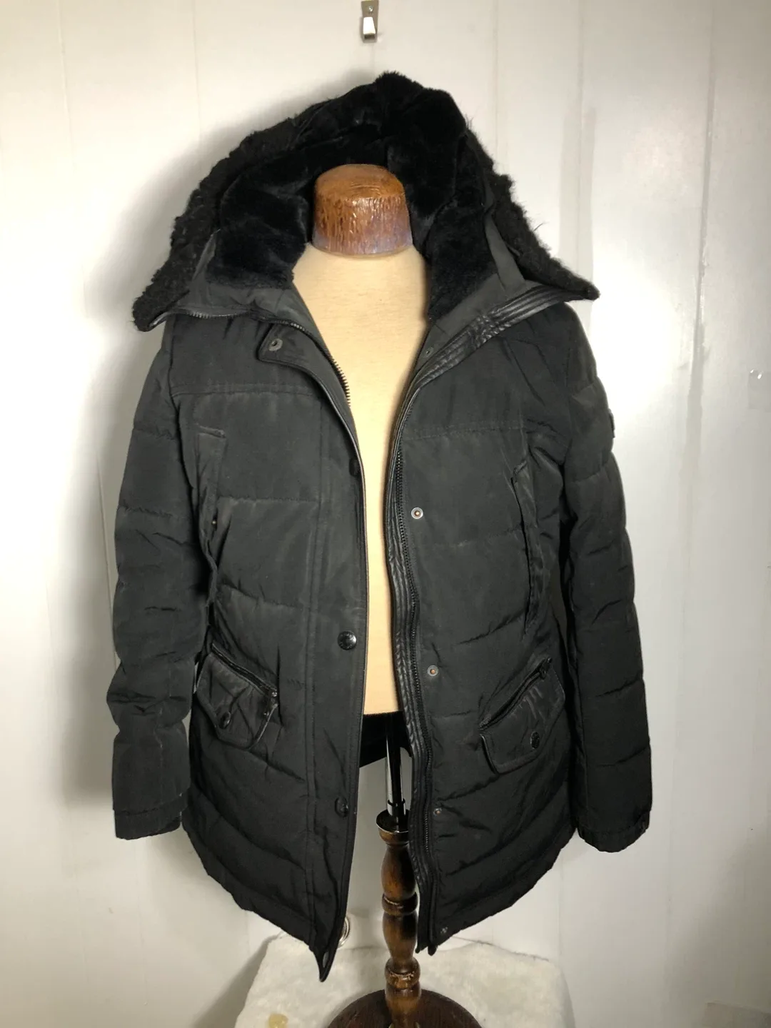 FREE: Women’s Black Winter Jacket. Broken Zipper. Large.